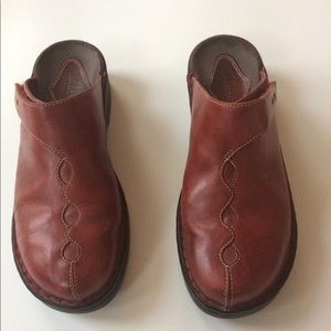 Classic Red Clogs (Clarks)
